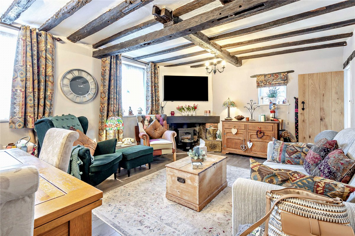 2 bedroom House, Church Road, Shaw, RG14 - Available, Image 2