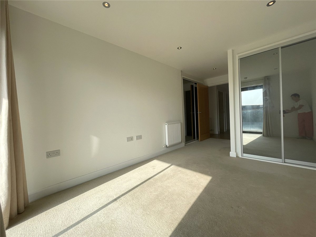 2 bedroom Flat, Racecourse Road, Newbury, RG14 - , Image 4