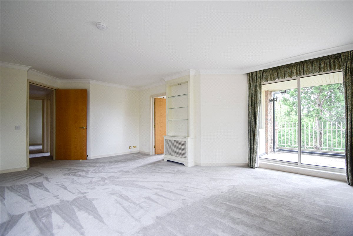 3 bedroom Flat, The Oasthouse, Pinehurst South, CB3 - , Image 1