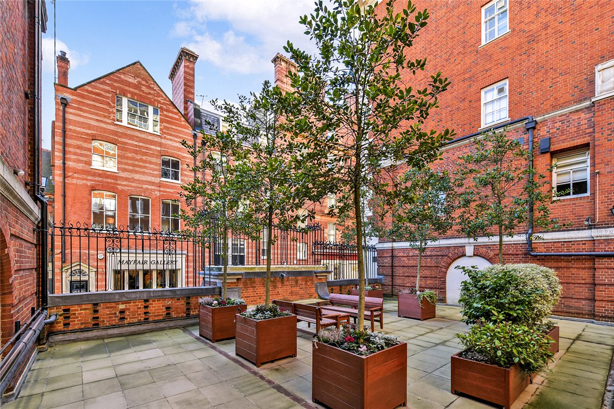 4 bedroom Flat, Grosvenor Square, Mayfair, W1K - Available, Image 3