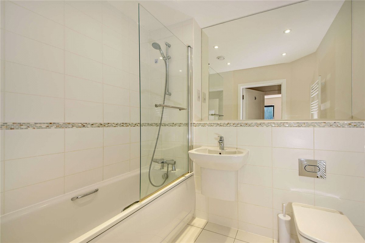 2 bedroom Flat, West Street, Newbury, RG14 - Sold STC, Image 11