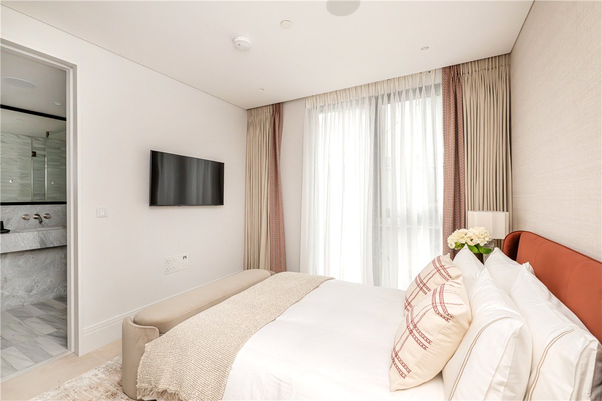 2 bedroom Flat, Cork Street, Mayfair, W1S - Available, Image 5