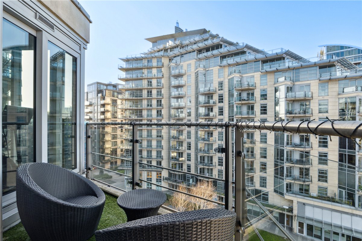 3 bedroom Flat, Commodore House, Battersea Reach, SW18 - Sold, Image 2