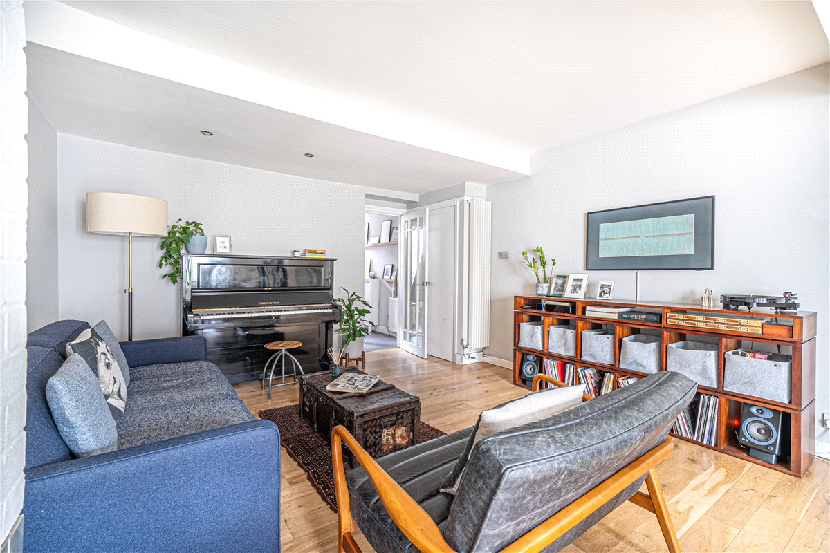 2 bedroom House, Parchment Street, Winchester, SO23 - Sold, Image 2