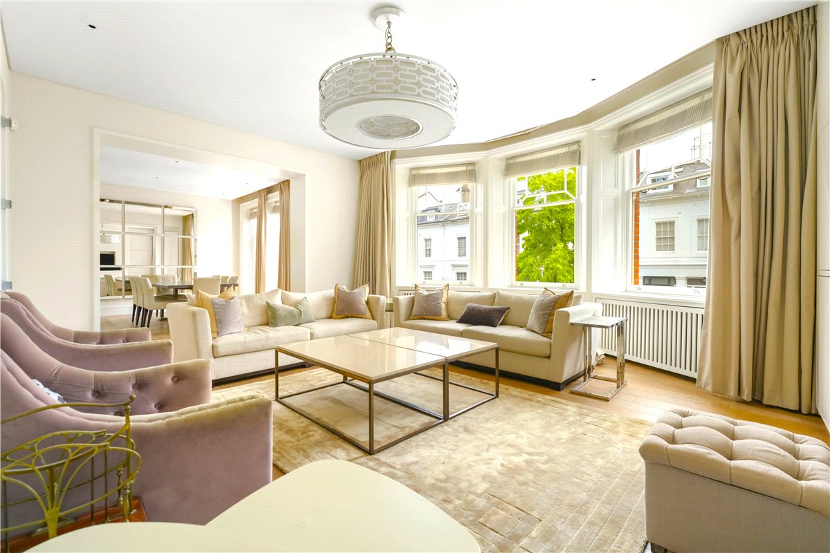 4 bedroom Flat, Wynnstay Gardens, Kensington, W8 - Available