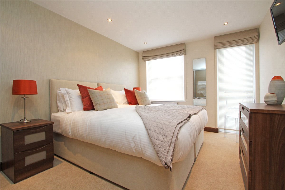 2 bedroom Flat, Kingston House South, Ennismore Gardens, SW7 - Available, Image 2