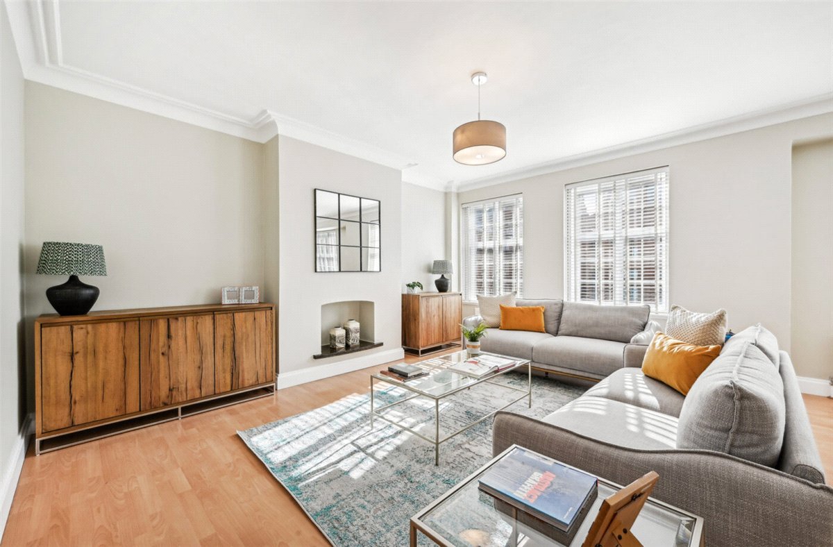 4 bedroom Flat, St Georges Court, Gloucester Road, SW7 - Available