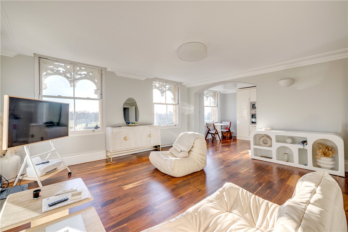 2 bedroom Flat, Clapham Common North Side, London, SW4 - Available, Image 5