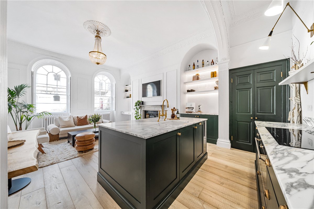 2 bedroom Flat, Henrietta Street, Bath, BA2 - 