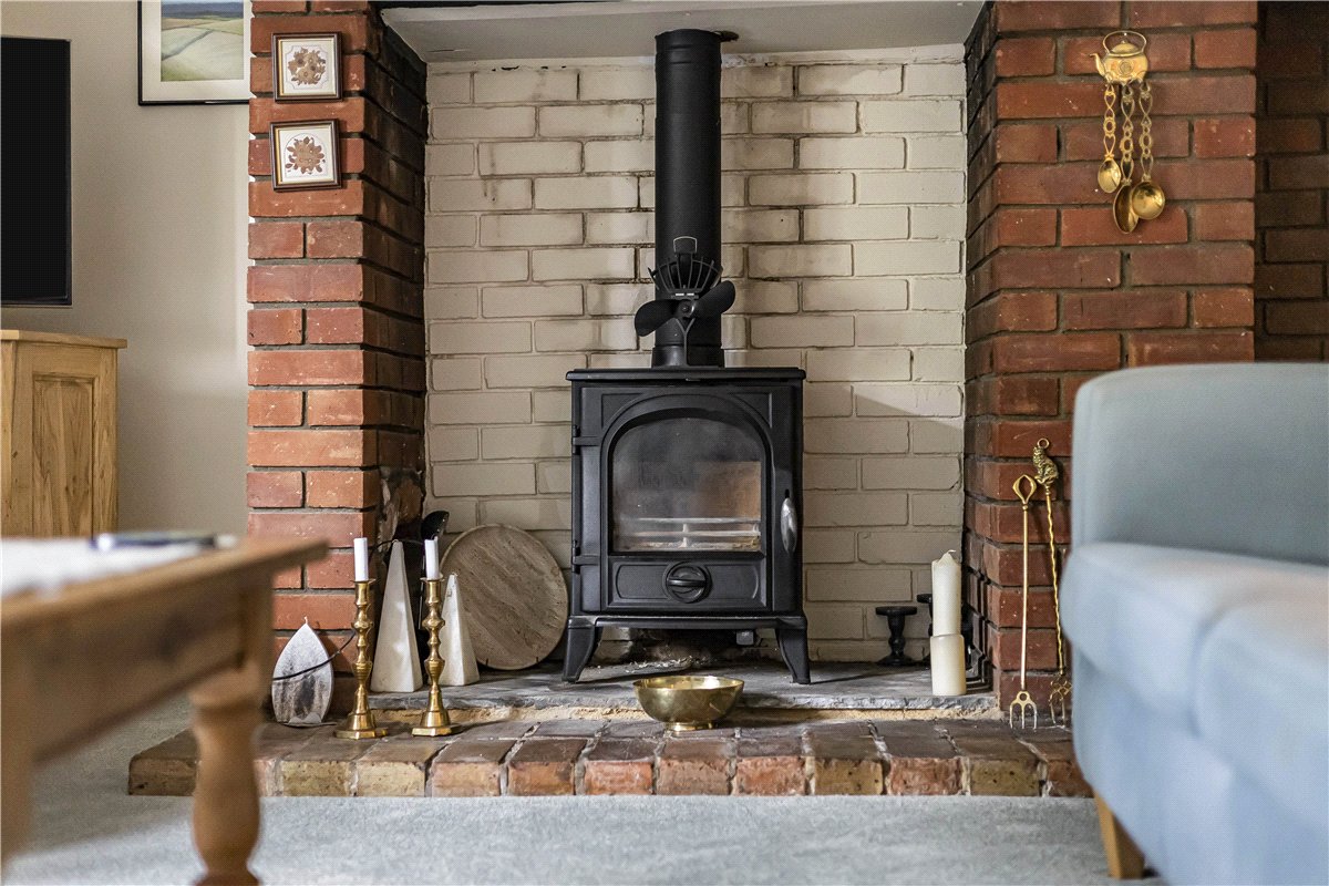 3 bedroom House, Brook Street, Great Bedwyn, SN8 - Available, Image 4