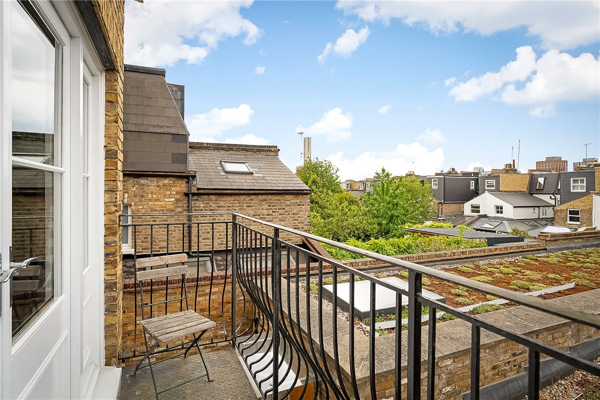 3 bedroom Maisonette, Fullerton Road, London, SW18 - Available, Image 8