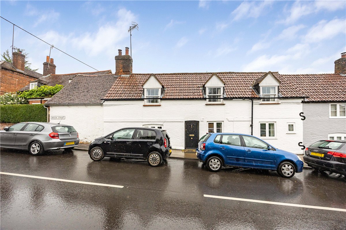 3 bedroom House, Brook Street, Great Bedwyn, SN8 - Available, Image 17