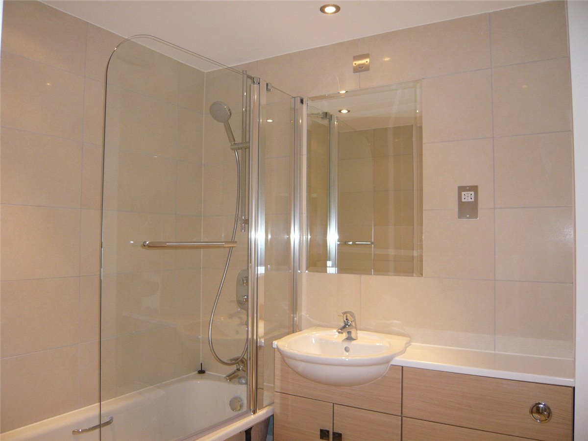 2 bedroom Flat, Park Way, Newbury, RG14 - Available, Image 4