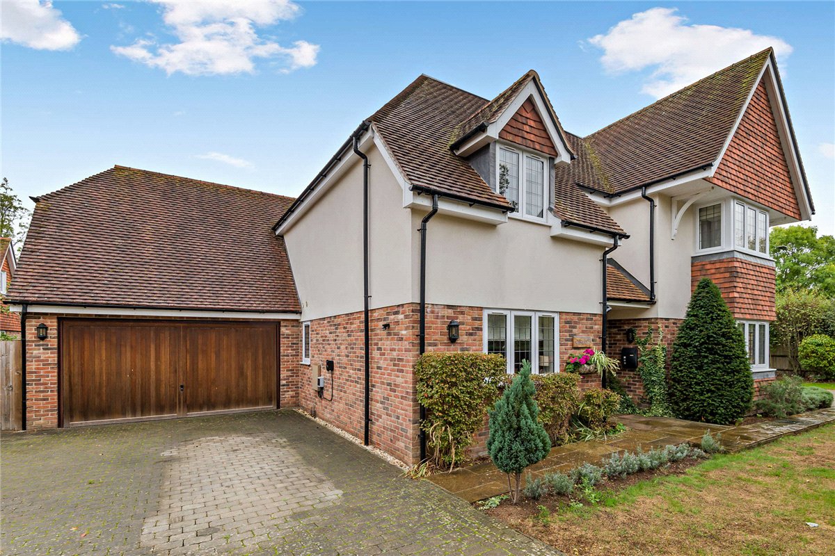 6 bedroom House, Monks Lane, Newbury, RG14 - Available