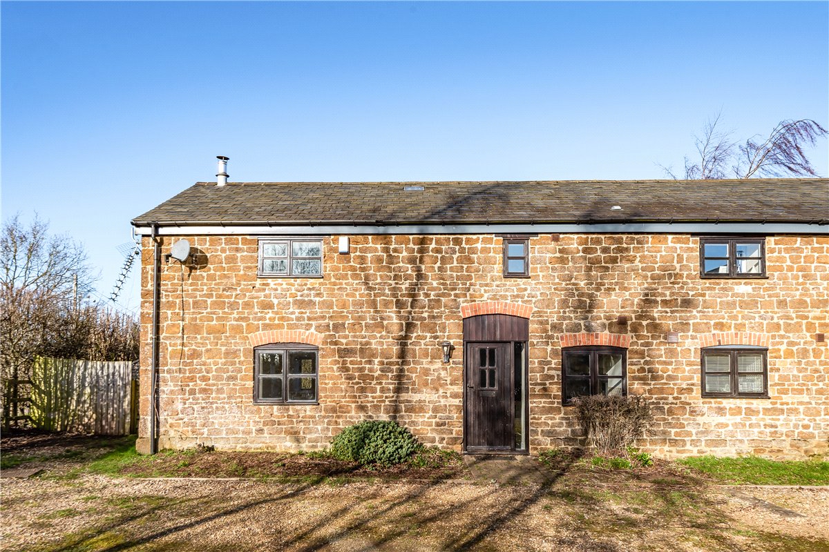 2 bedroom Barn Conversion, Culworth Road, Chipping Warden, OX17 - Let Agreed