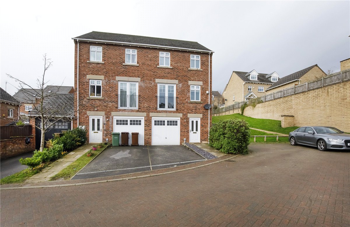 4 bedroom House, Bloomingdale Court, Woolley Grange, S75 - 