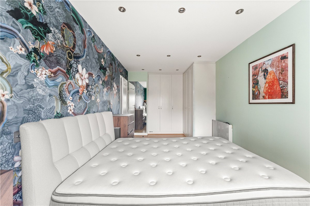 1 bedroom Flat, Hereford House, 11 Ovington Gardens, SW3 - Available, Image 9