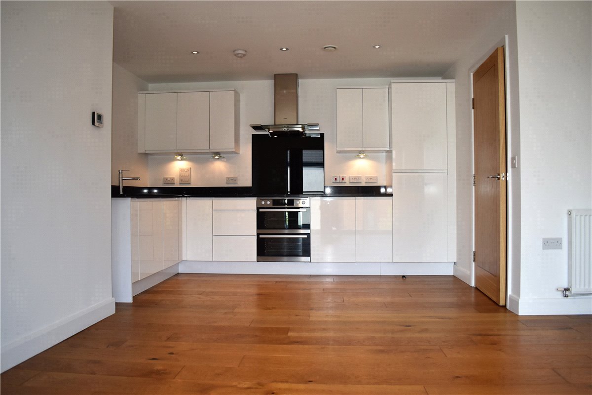 1 bedroom Flat, Racecourse Road, Newbury, RG14 - , Image 2