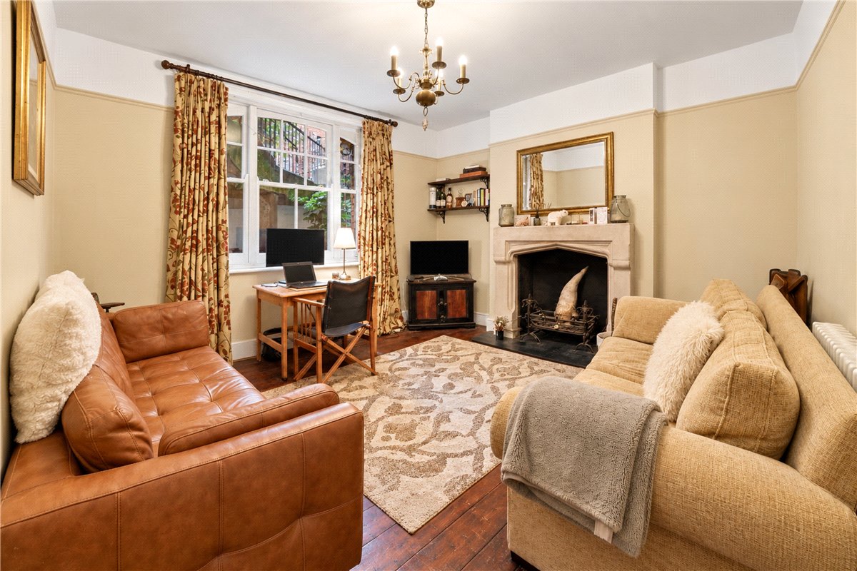1 bedroom Flat, Queen's Club Gardens, London, W14 - Available