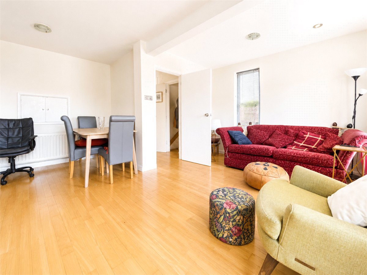 3 bedroom House, Edgar Road, Winchester, SO23 - , Image 2
