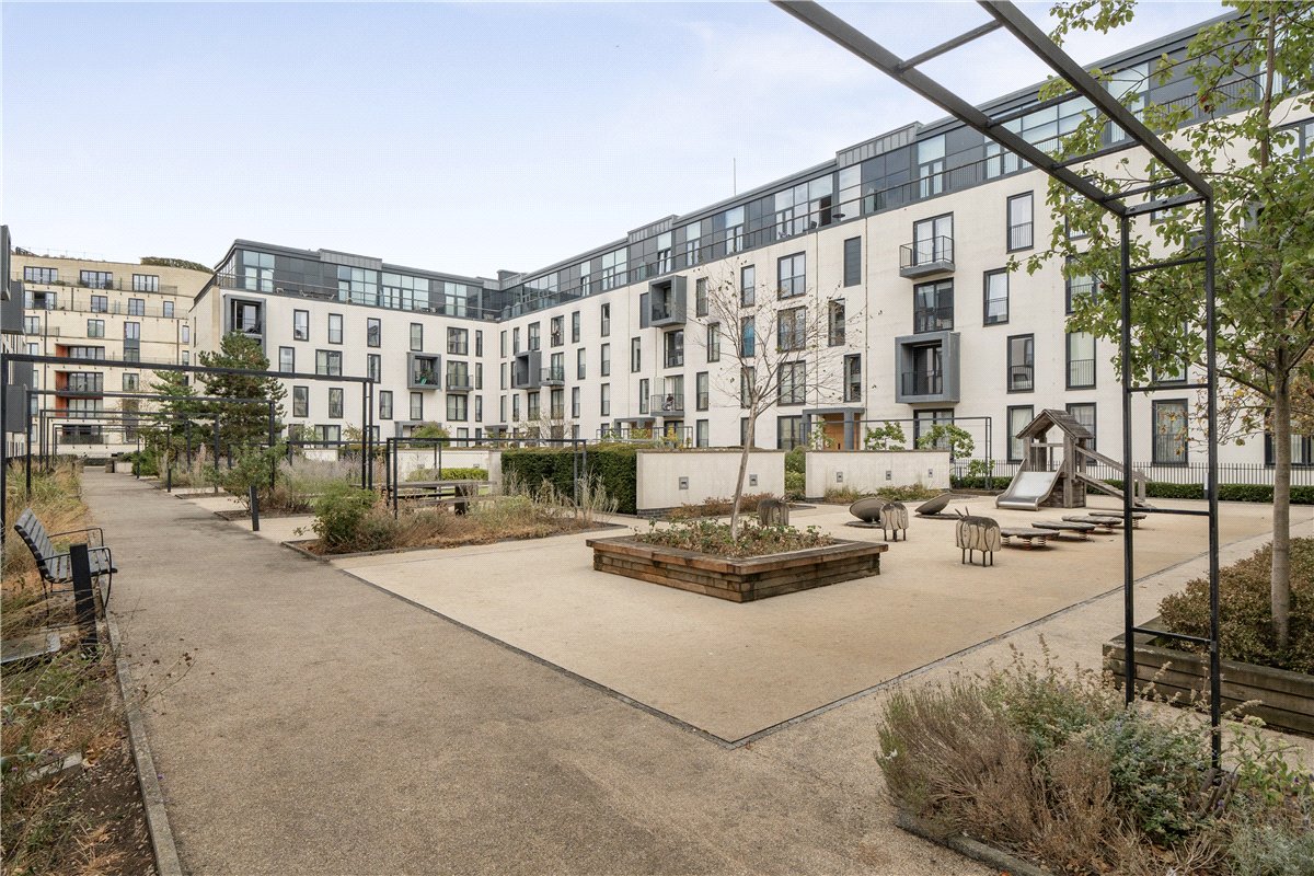 1 bedroom Flat, Stothert Avenue, Bath, BA2 - Available