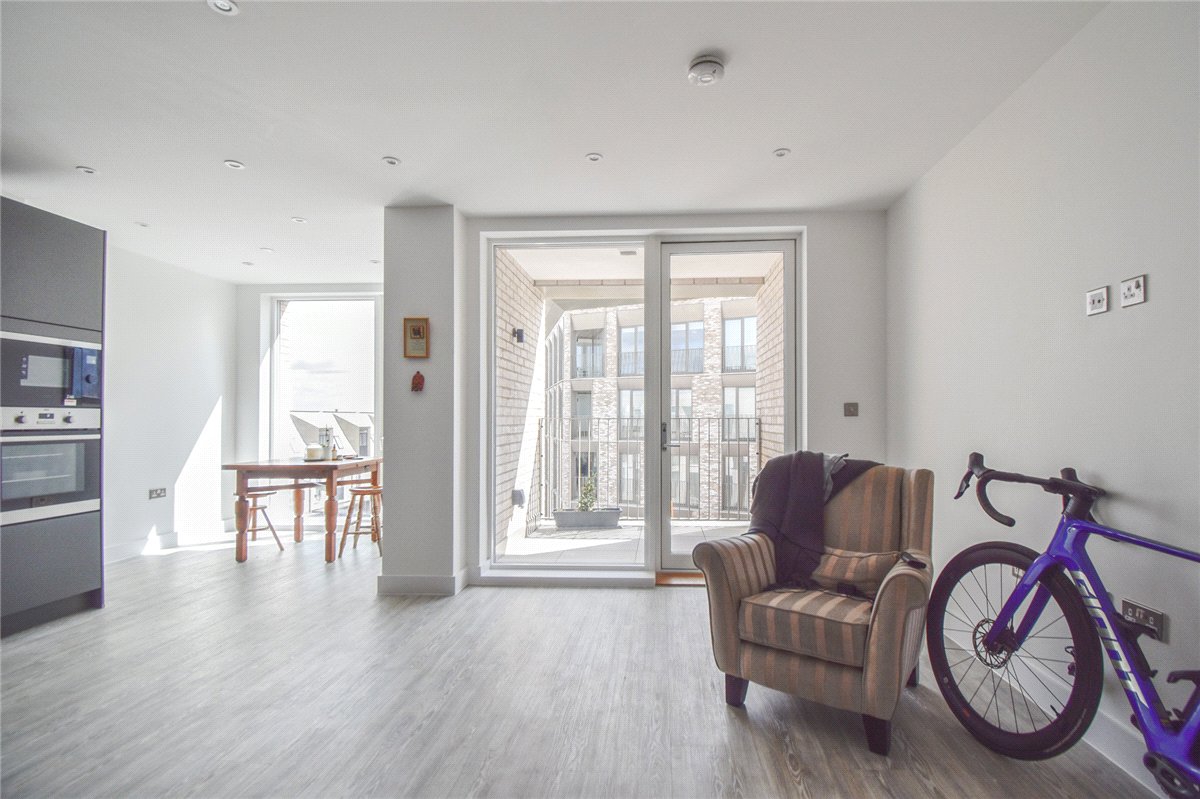 2 bedroom Flat, Aston Terrace, Cambridge, CB3 - Let Agreed, Image 2