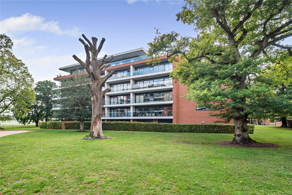 2 bedroom Flat, Racecourse Road, Newbury, RG14 - Available, Image 11