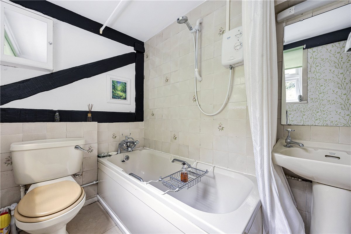 3 bedroom House, Brook Street, Great Bedwyn, SN8 - Available, Image 9