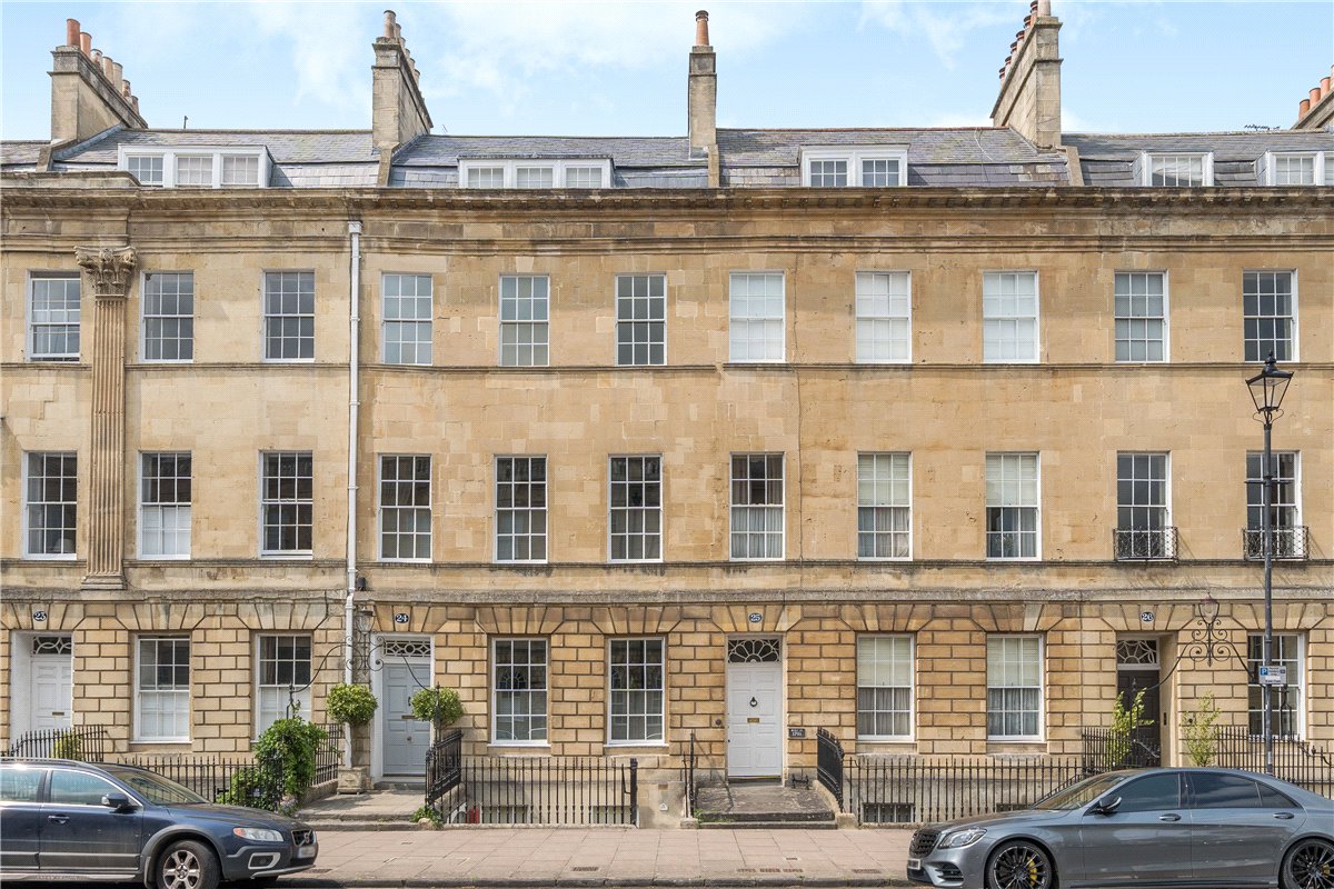 2 bedroom Flat, Great Pulteney Street, Bath, BA2 - Sold
