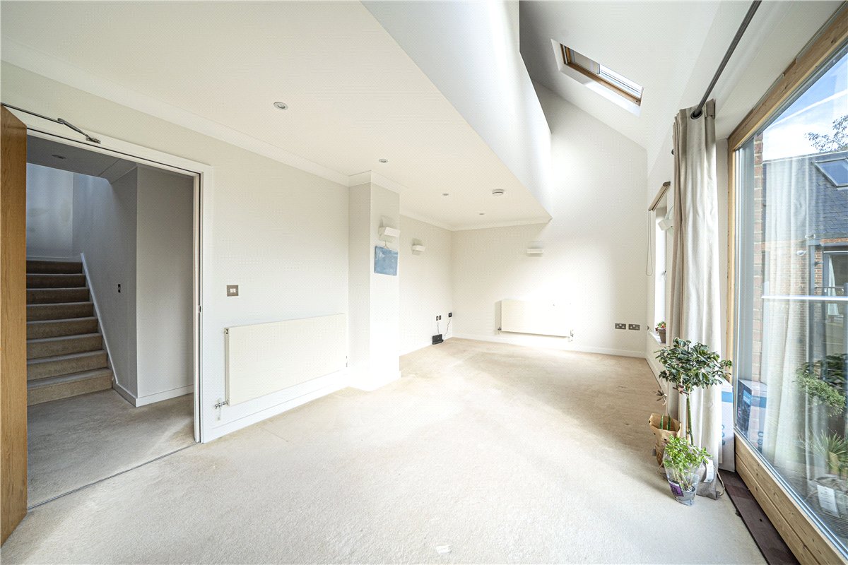 3 bedroom Flat, Bereweeke Road, Winchester, SO22 - Sold STC, Image 4