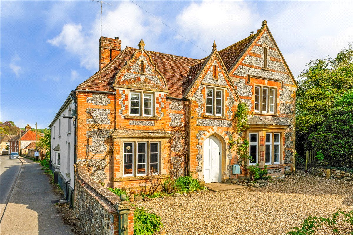 3 bedroom House, West Street, Aldbourne, SN8 - Available, Image 2