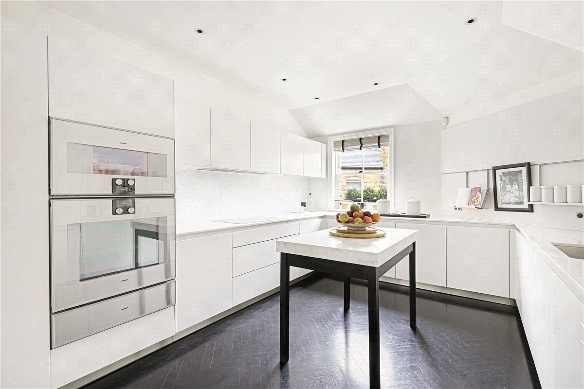 3 bedroom Flat, Pont Street, Knightsbridge, SW1X - Available, Image 5