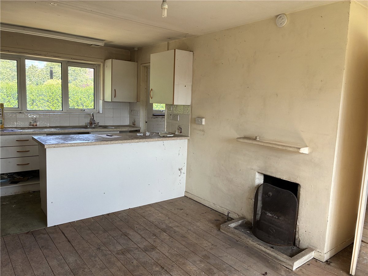 1 bedroom Flat, Five Stiles Road, Marlborough, SN8 - Available, Image 1