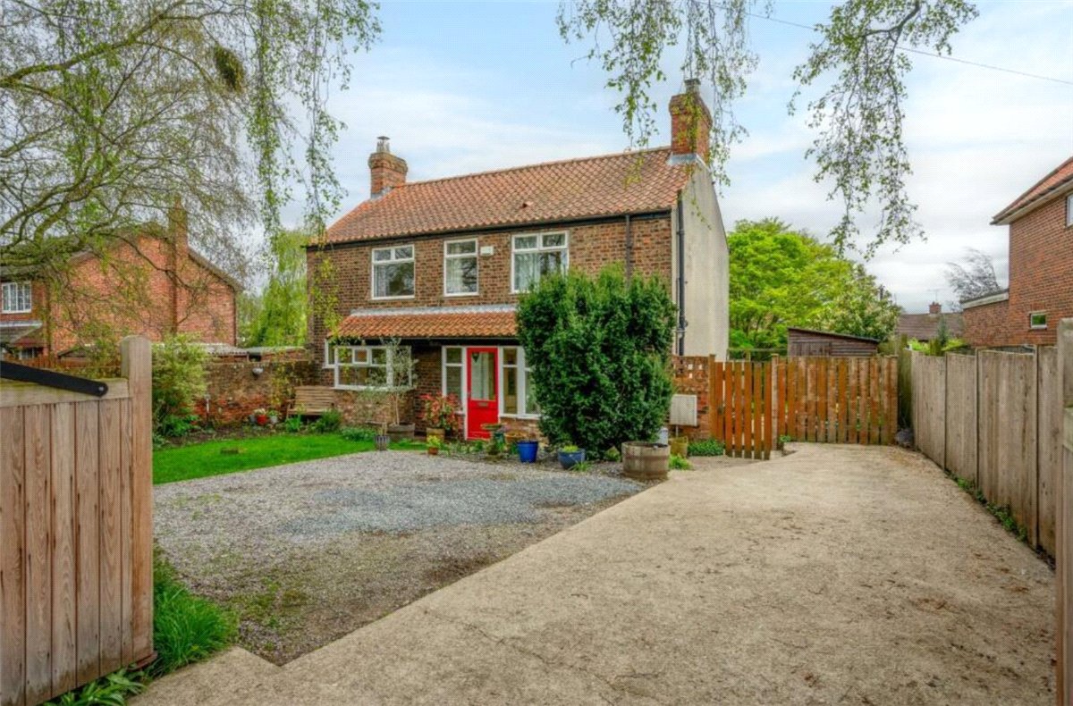 3 bedroom House, Askham Lane, York, YO24 - Available