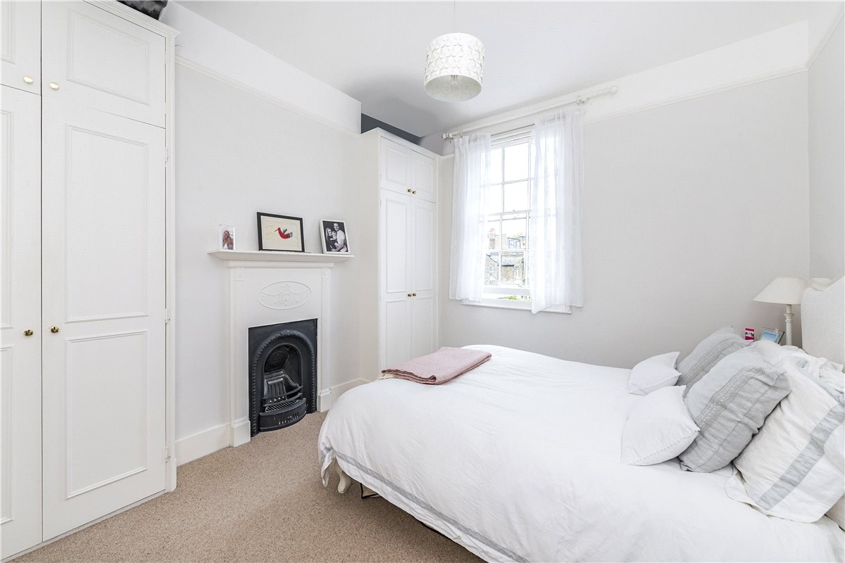 3 bedroom House, Nottingham Road, London, SW17 - , Image 2