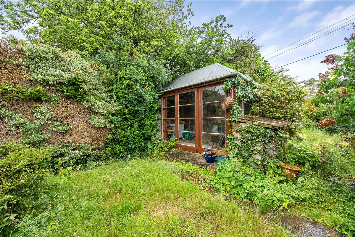 3 bedroom House, Brook Street, Great Bedwyn, SN8 - Available, Image 15