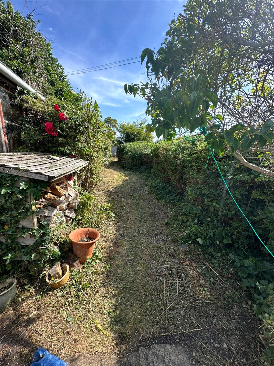 3 bedroom House, Brook Street, Great Bedwyn, SN8 - Available, Image 15