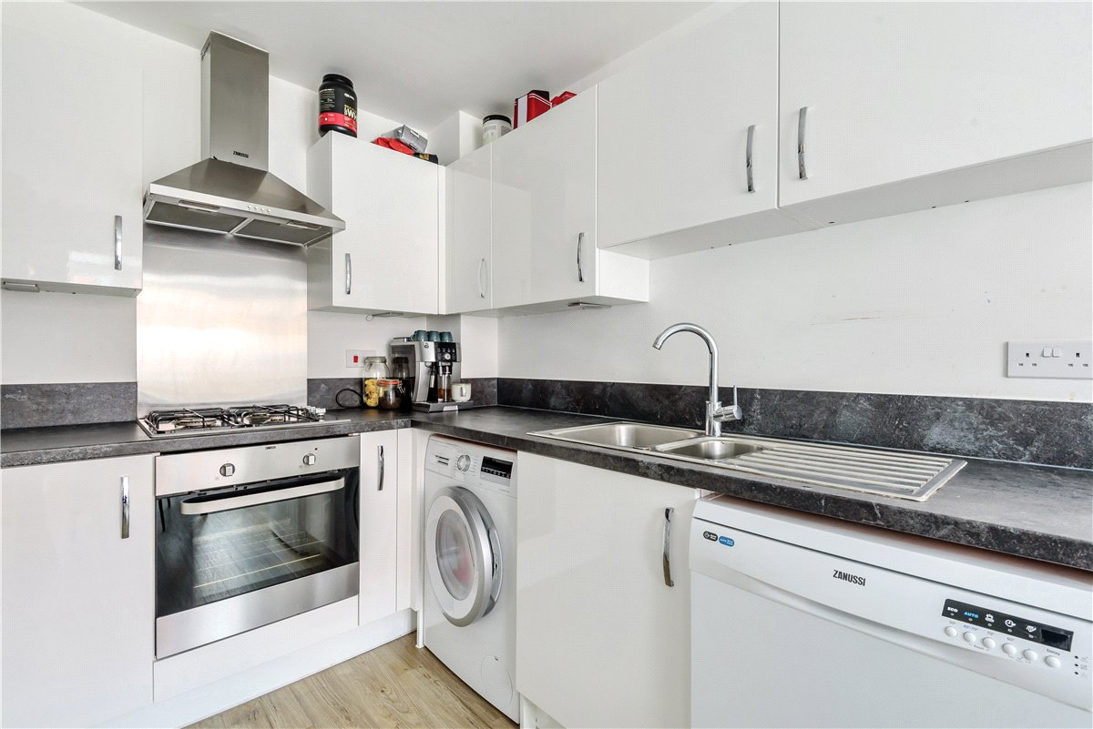 3 bedroom House, Fearnley Close, Glebe Farm, MK17 - Available, Image 2