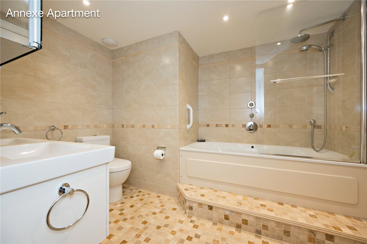 4 bedroom House, Windsor Court, West Park, HG1 - Available, Image 17