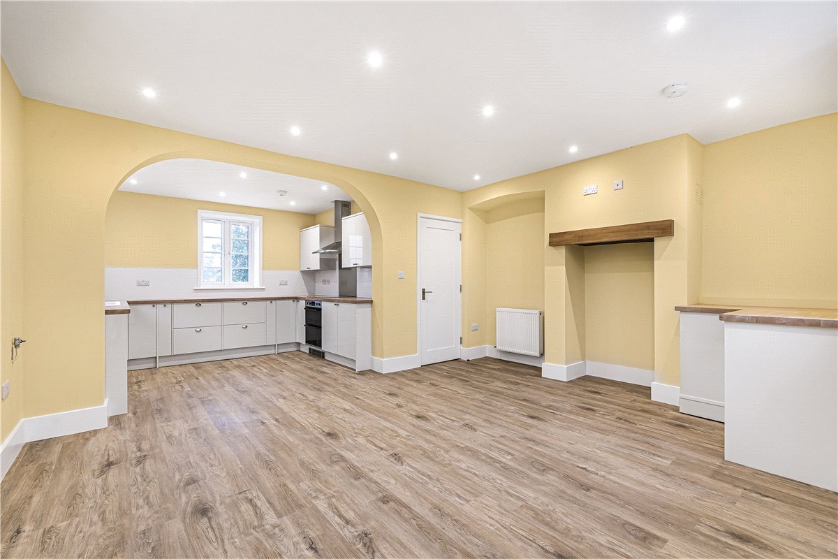 4 bedroom House, Ardley Road, Middleton Stoney, OX25 - Available, Image 1