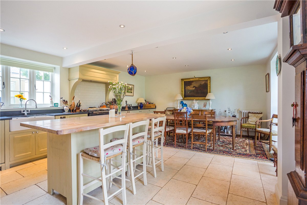 4 bedroom House, Castle Street, Calne, SN11 - Available, Image 2