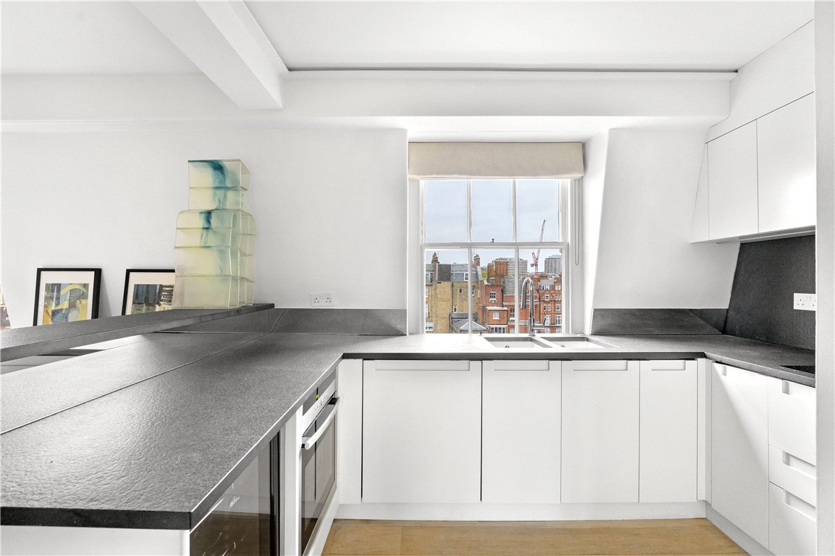 3 bedroom Flat, Cadogan Square, Knightsbridge, SW1X - Available, Image 27