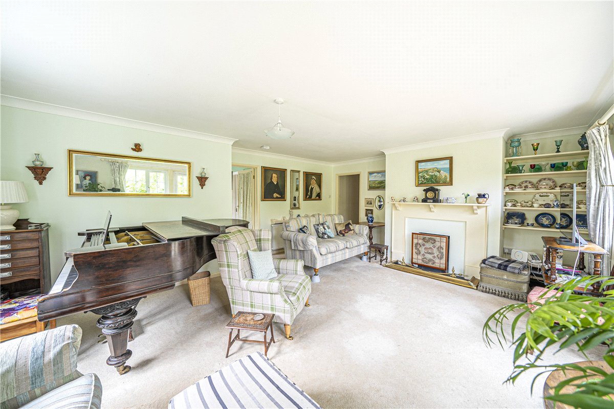 3 bedroom Bungalow, Paddock Field, Chilbolton, SO20 - Available, Image 2