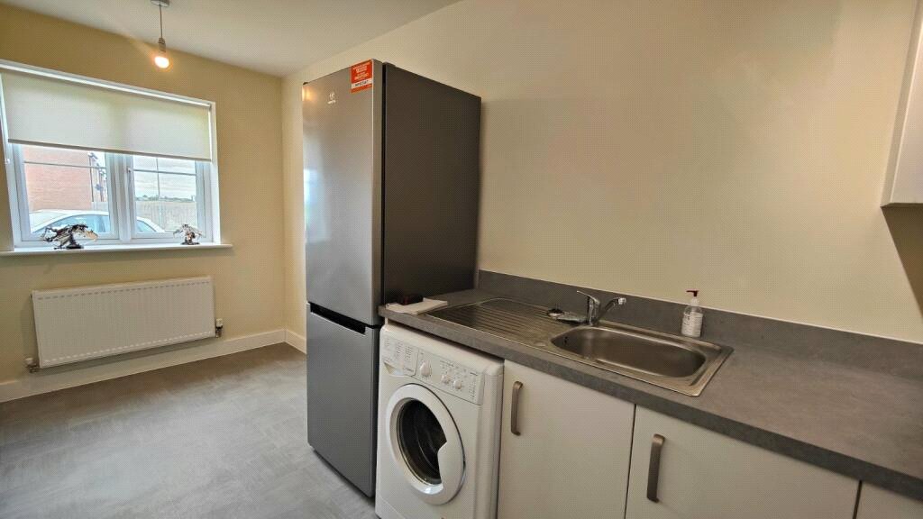 2 bedroom House, Manor Park Drive, Pontefract, WF8 - , Image 3
