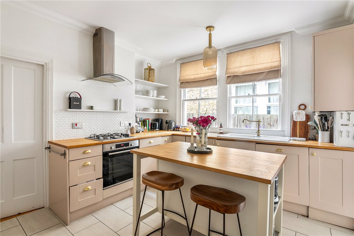 2 bedroom Maisonette, Yukon Road, London, SW12 - Available, Image 2
