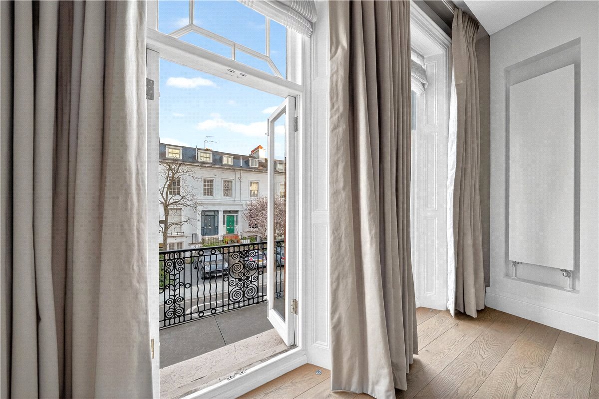 4 bedroom Flat, Wynnstay Gardens, Kensington, W8 - Available, Image 24