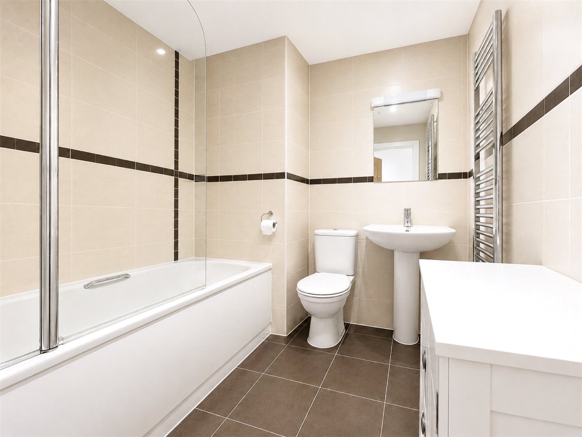 2 bedroom Flat, Fraser Gardens, Winchester, SO22 - , Image 5