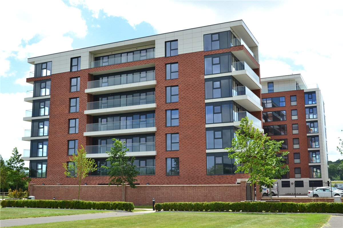 2 bedroom Flat, Kingman Way, Newbury, RG14 - Available, Image 1