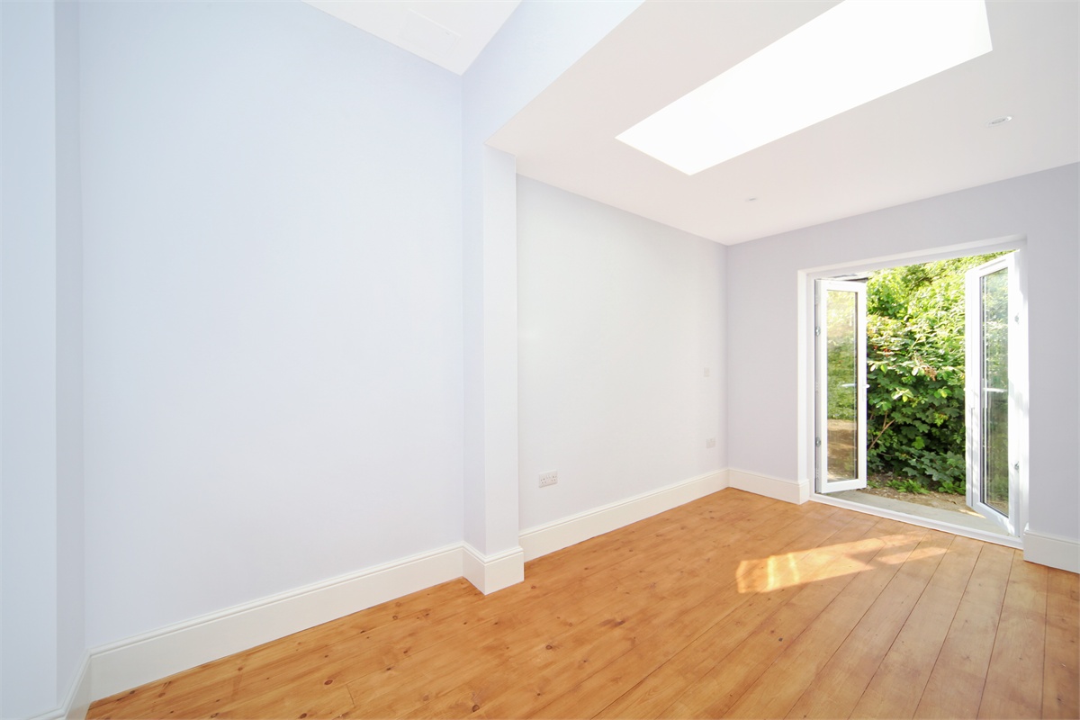 3 bedroom Flat, Winslade Road, London, SW2 - , Image 3