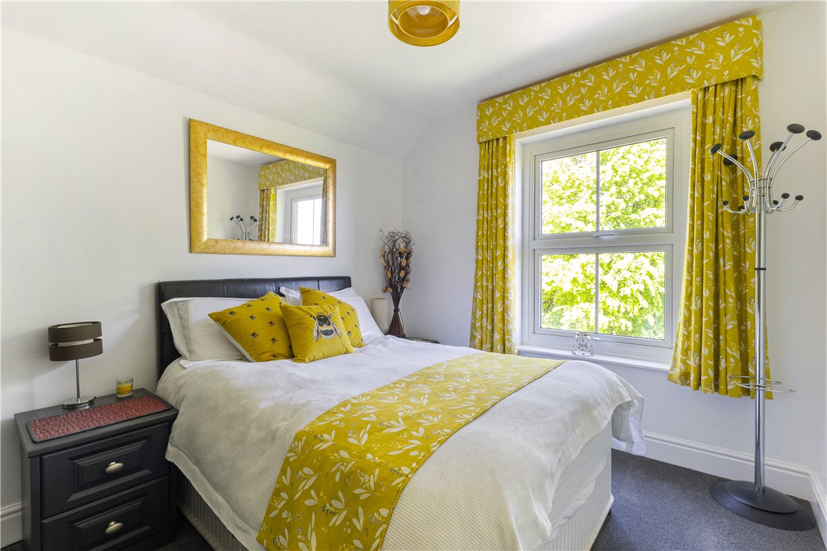 4 bedroom House, Russley Park, Baydon, SN8 - Sold, Image 8